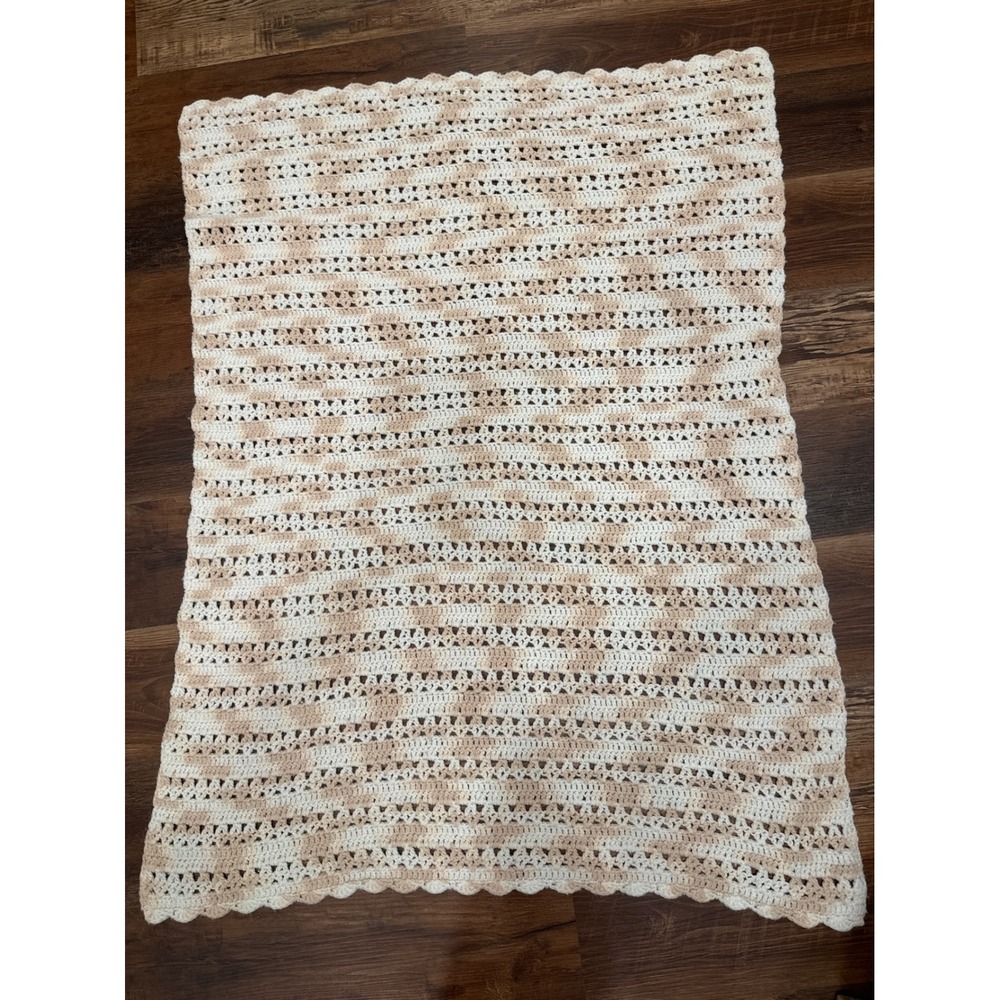 Handmade Crochet Baby Blanket Cream Tan Variegated Scalloped Edge Throw 48x35